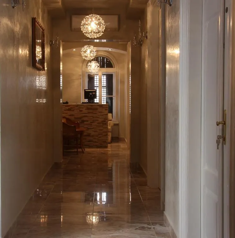 Rooms Cristal Roche Rijeka Guest house
